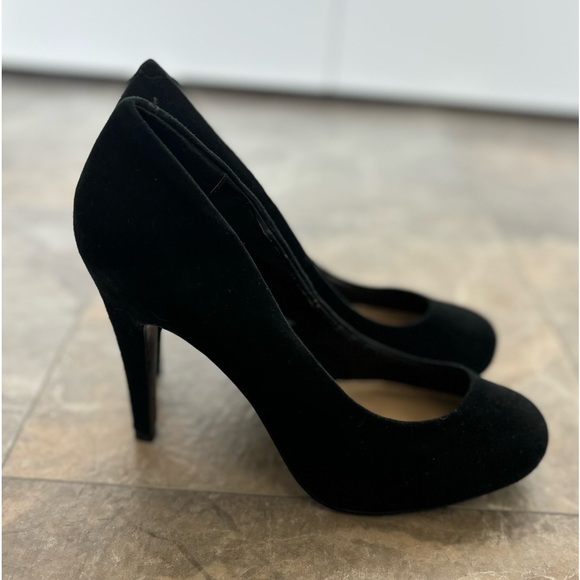 Black Heels - Picture 2 of 4